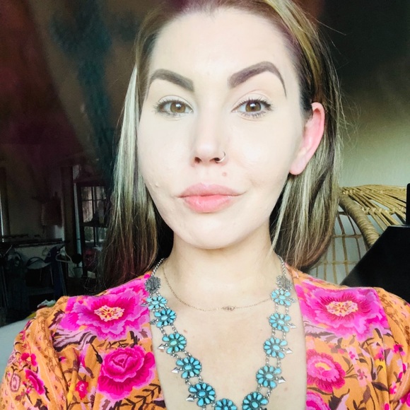 Meet your Posher, Aja - Picture 7 of 12